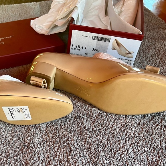 FERRAGAMO VARA BOW PUMP SHOE - Picture 3 of 6